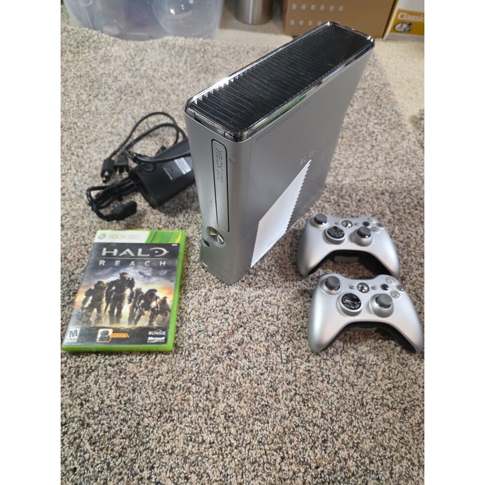 Xbox 360 Slim Halo Reach Limited Edition Console Bundle + Controllers + Game